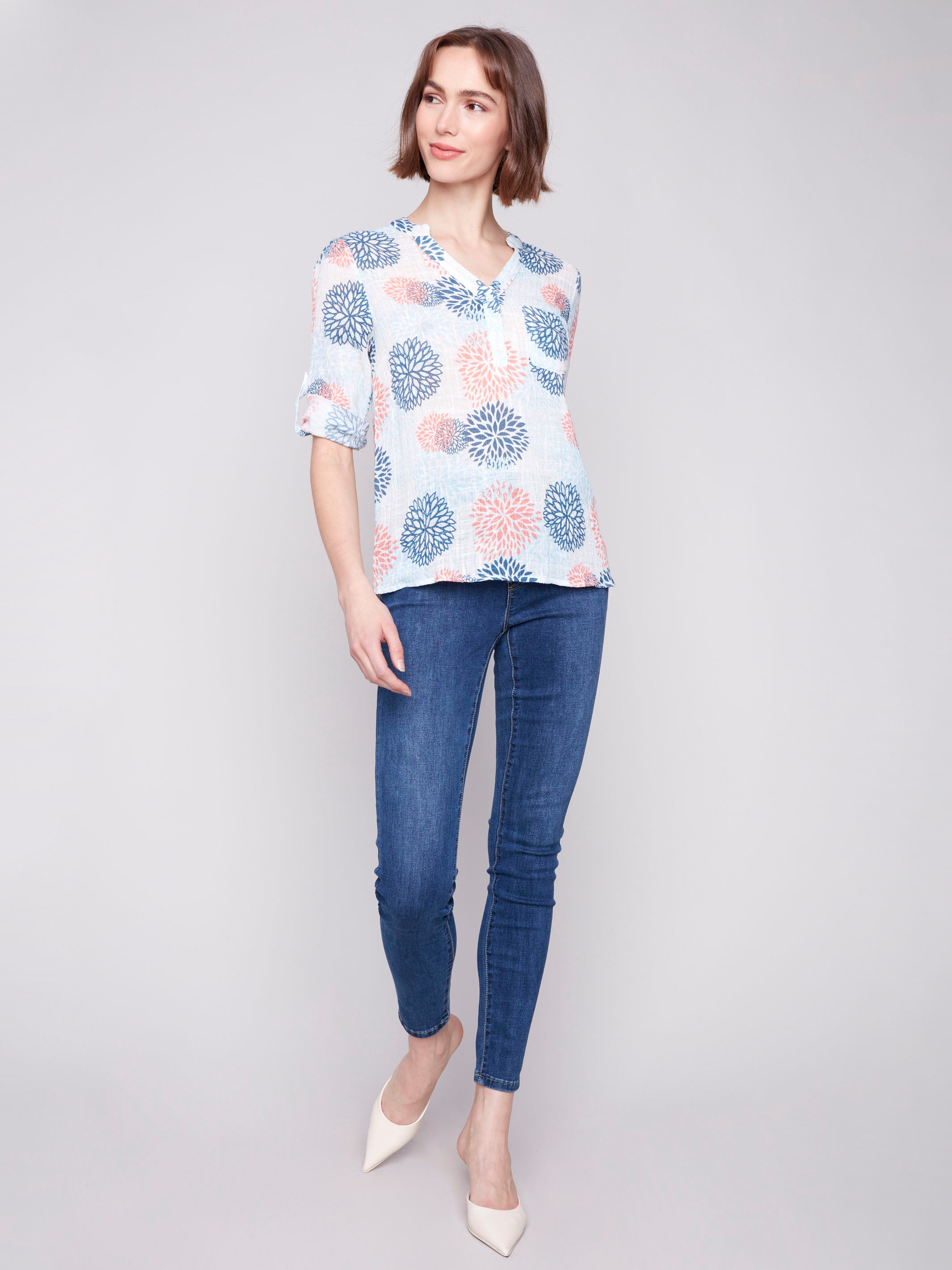 Cotton gauze blouse in jasmine color, featuring adjustable 3/4 roll-up sleeves by Charlie B.