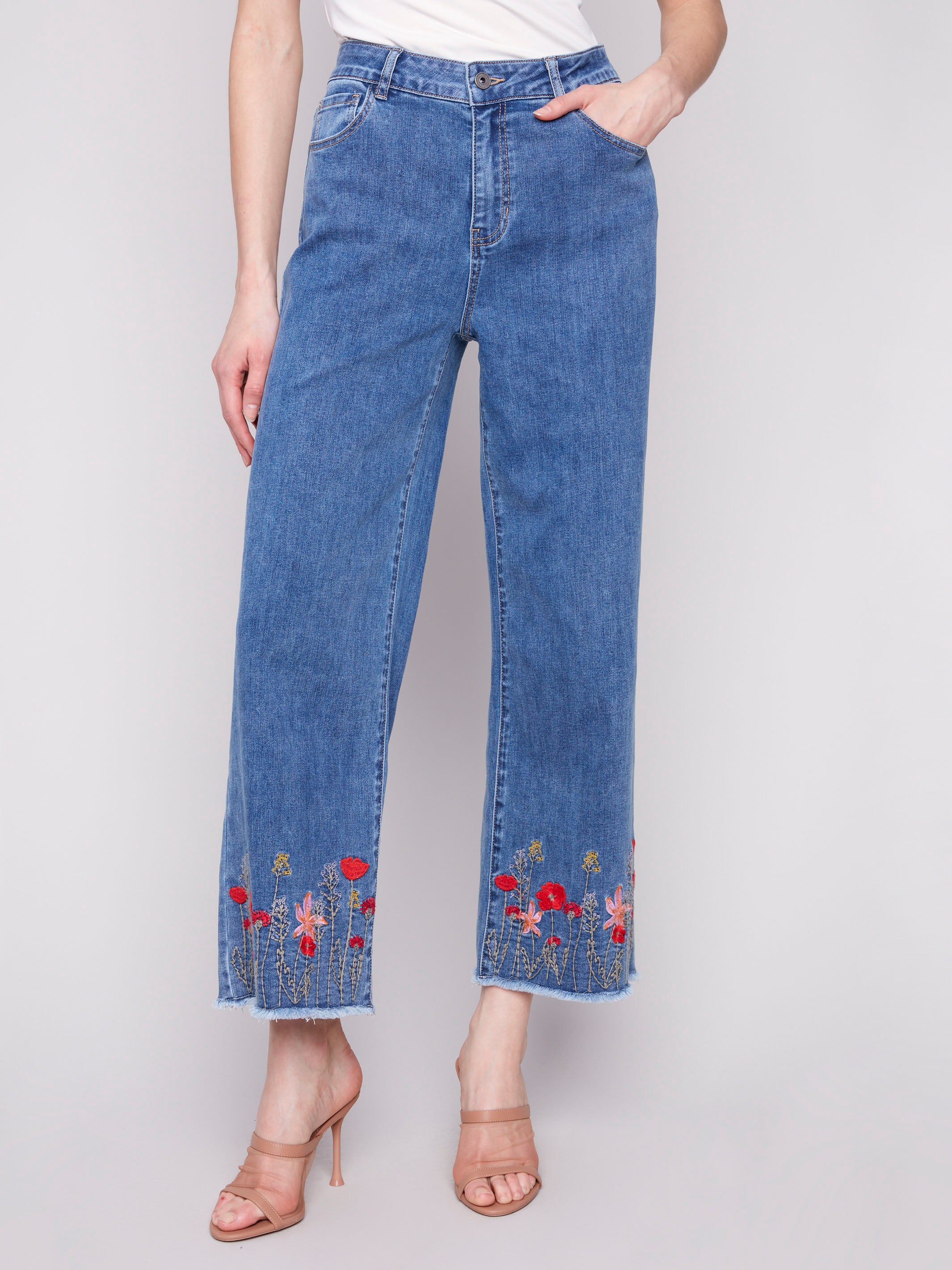 Cropped length medium blue jeans with five-pocket design by Charlie B.