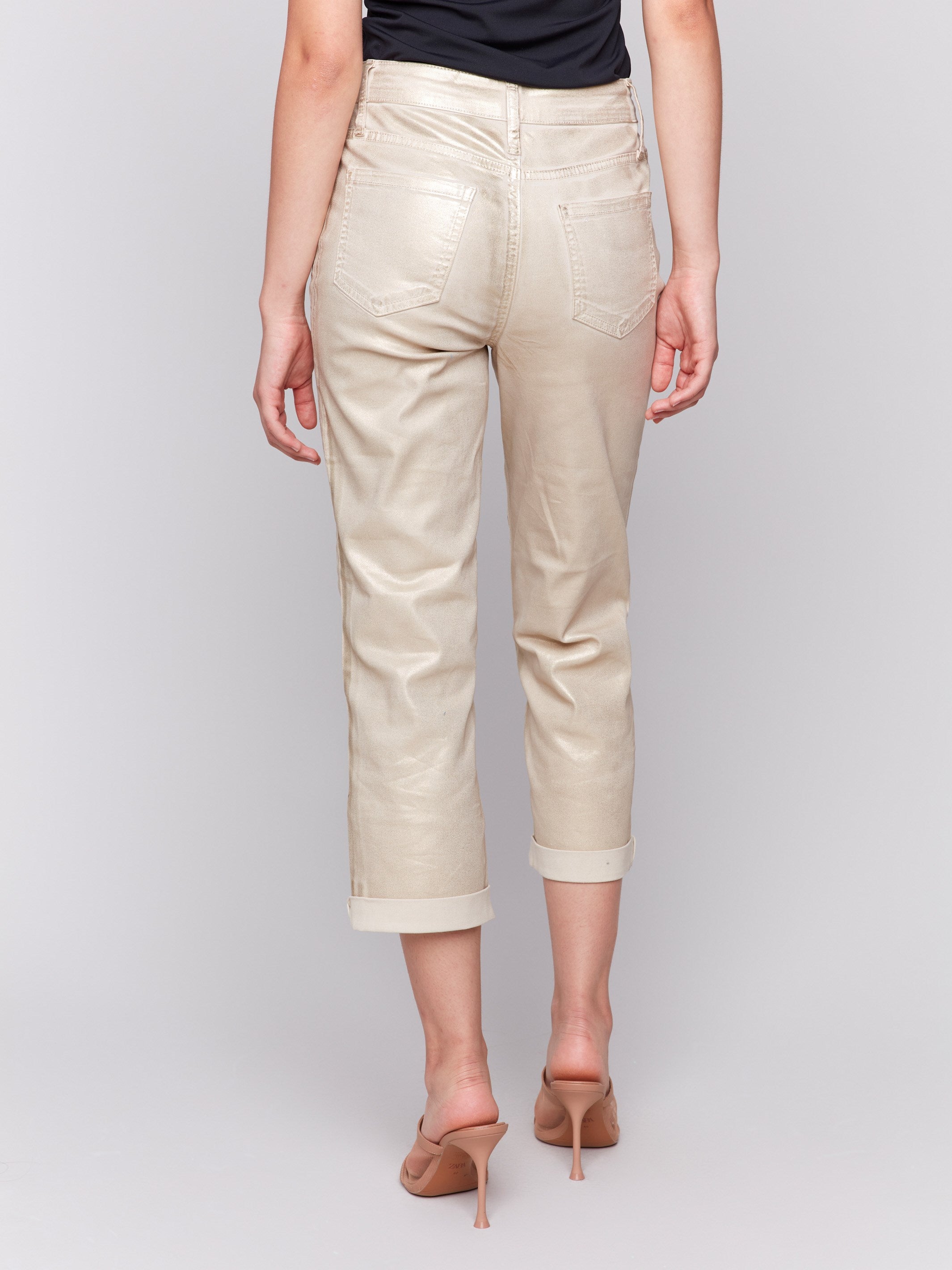 Regular rise pants with button closure by Charlie B.