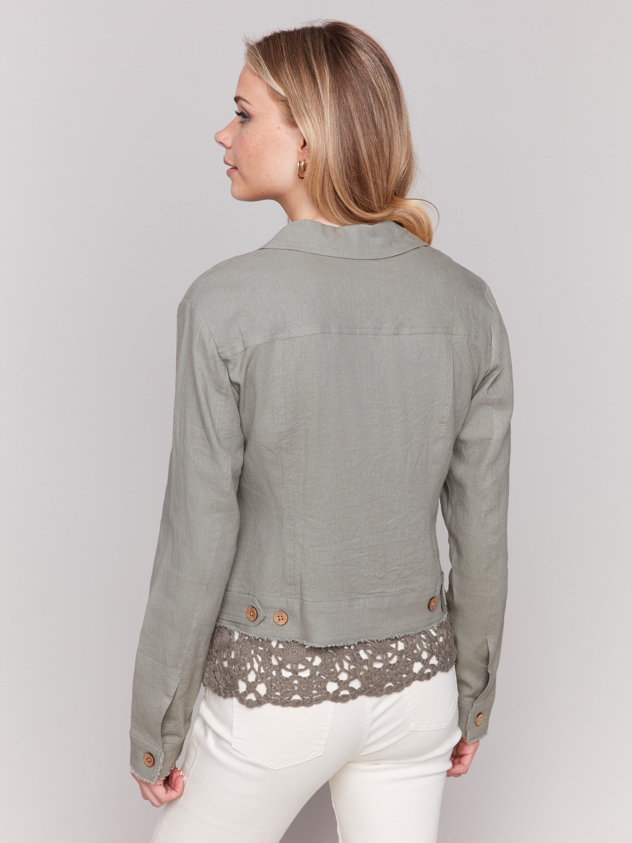 Fashionable linen jacket with front pockets and a stylish finish by Charlie B.