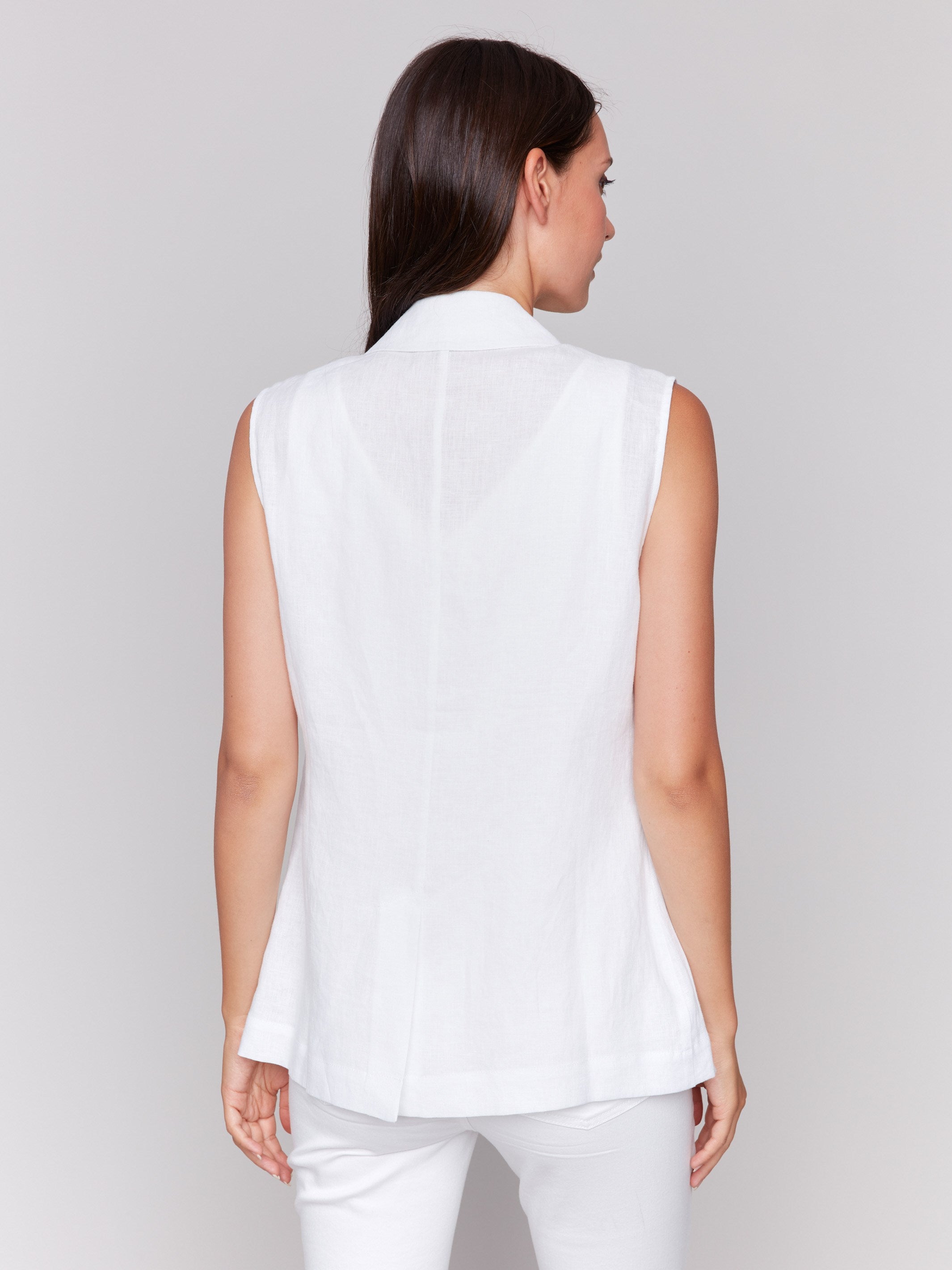 Chic white linen blend vest by Charlie B. showcasing two functional flap pockets at the front.