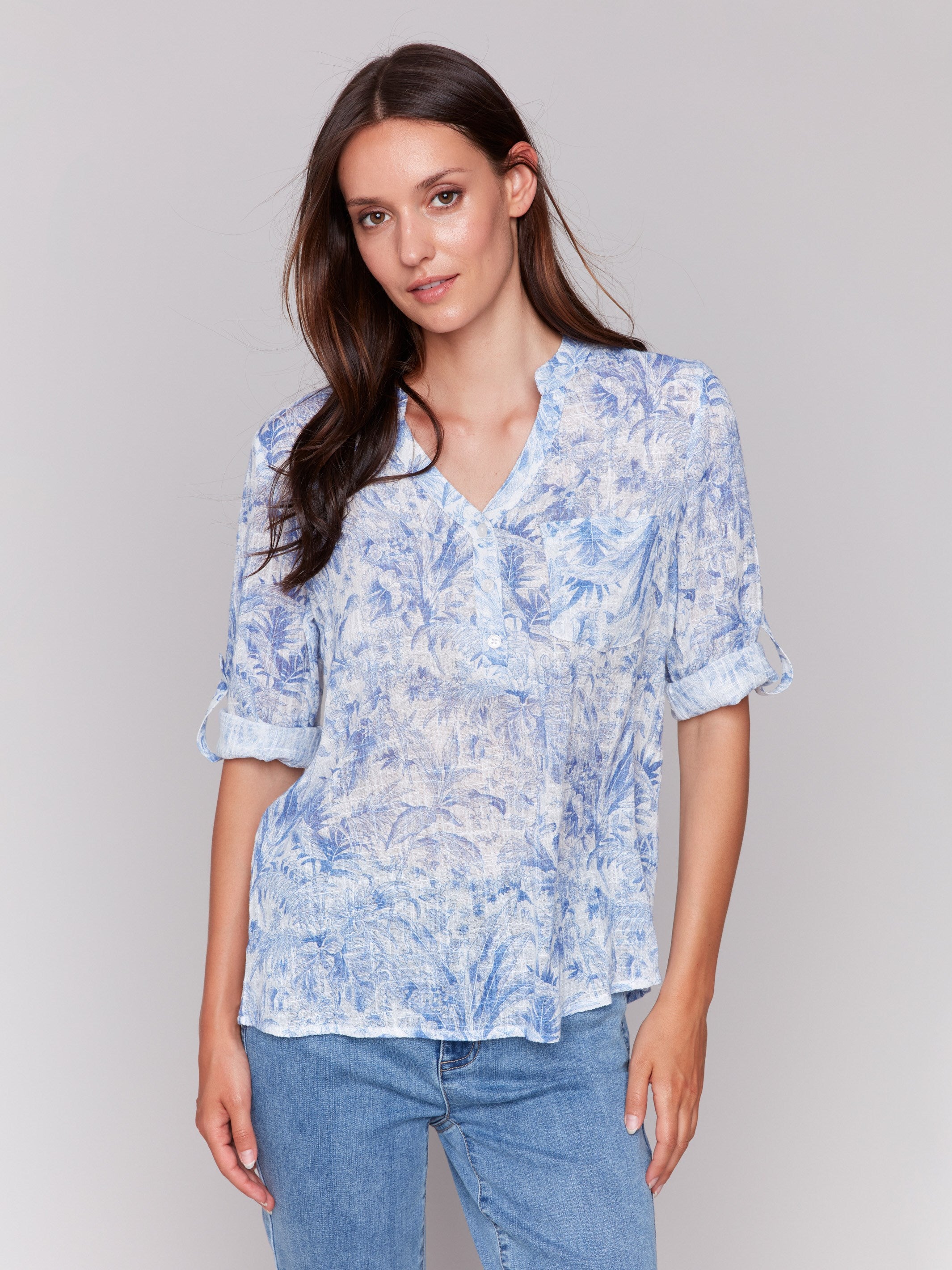 Cotton gauze blouse with a chest pocket and abstract pattern by Charlie B.