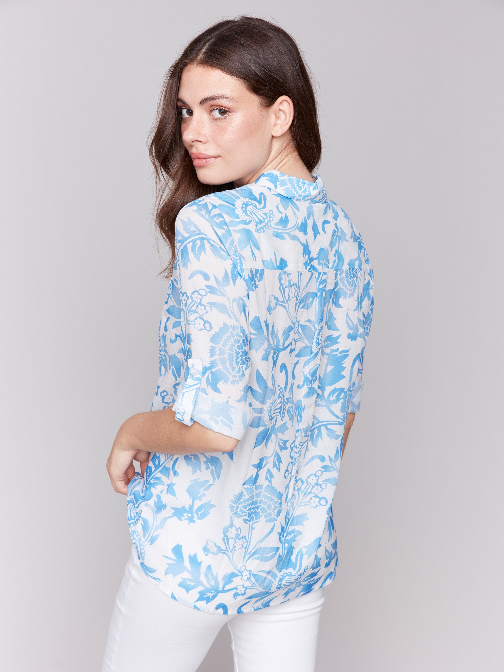 Elegant shirt with roll-up sleeves in floral print by Charlie B.