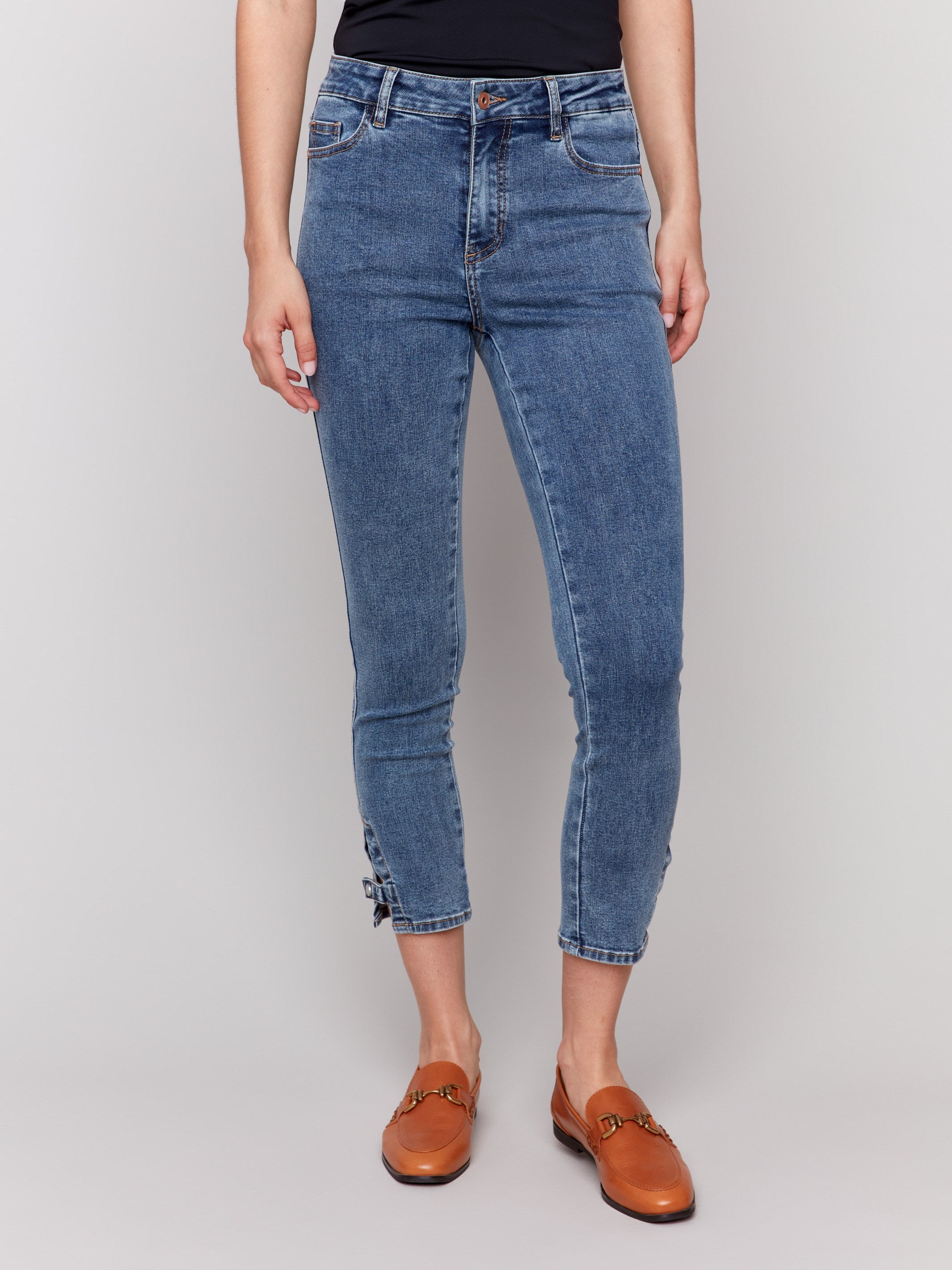 Stylish medium blue jeans with cropped length, ideal for a modern look by Charlie B.