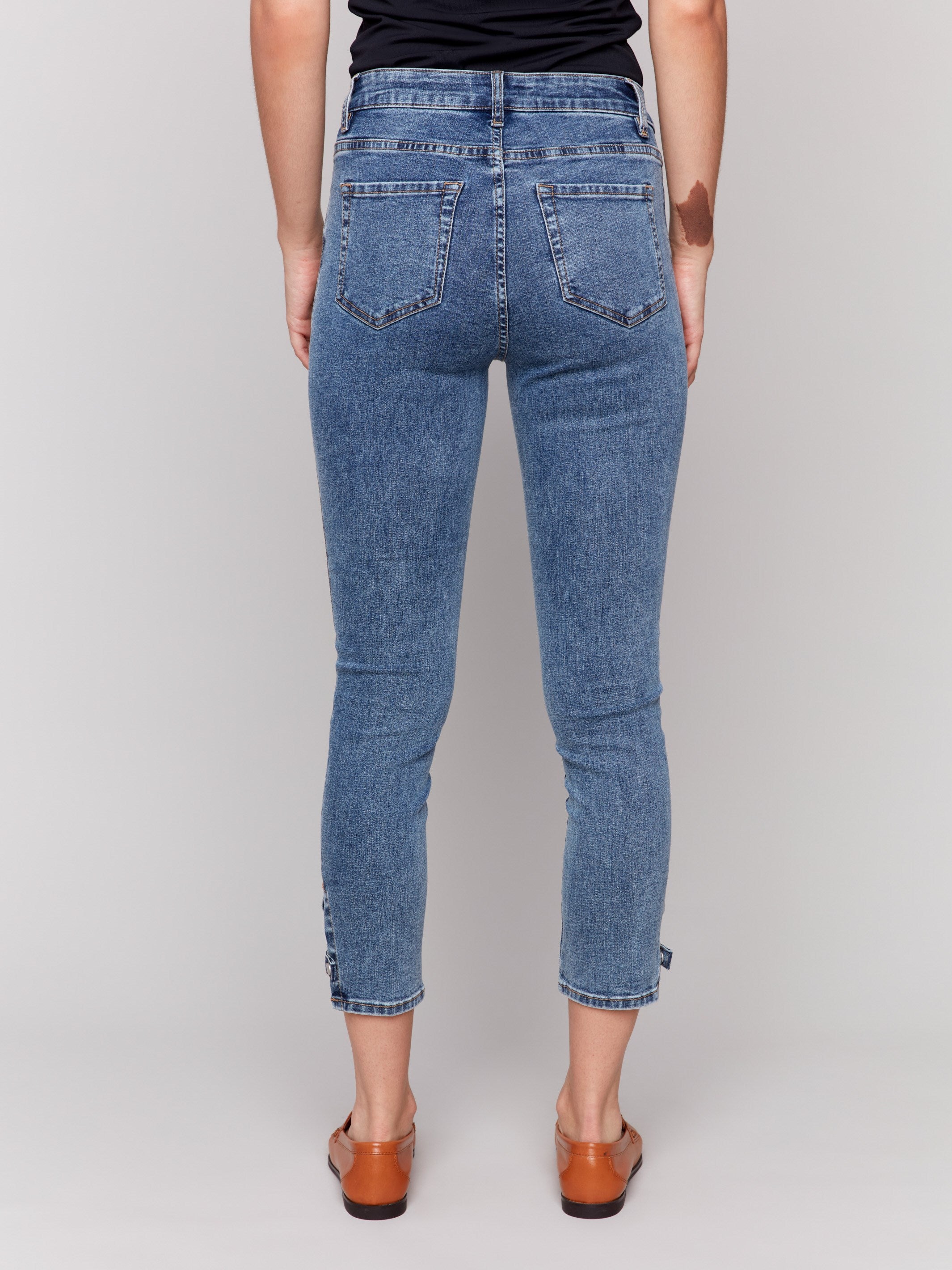 Jeans in medium blue with regular rise, ensuring a flattering fit by Charlie B.