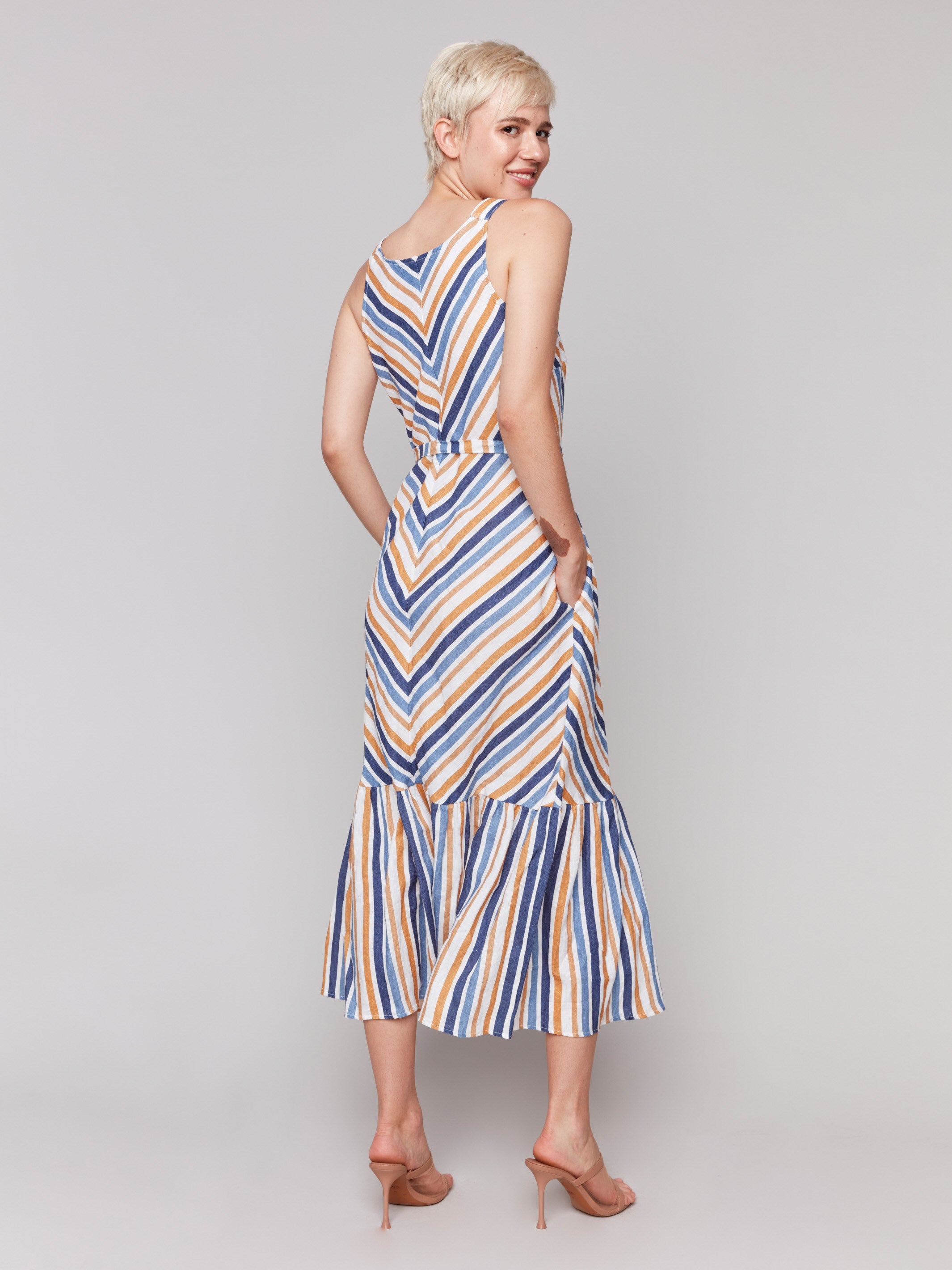 Colorful V-neck maxi dress in a sleeveless design by Charlie B.