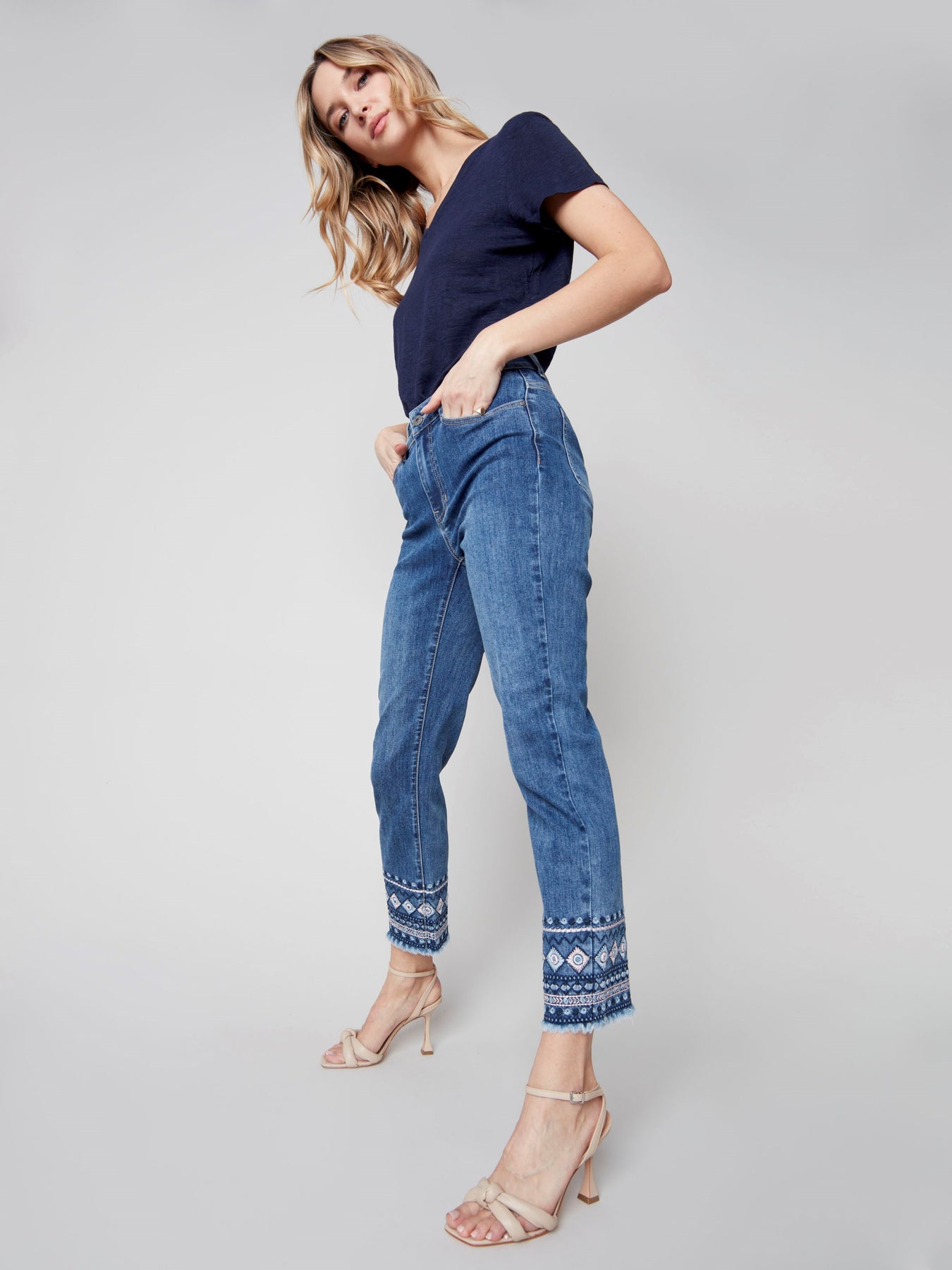 Women's Frayed Hem Ankle Jeans